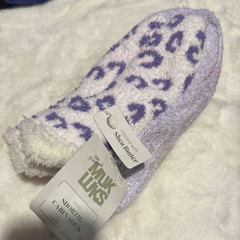 NWT Muk Luks Purple and White Shortie Cabin Socks Size L/XL